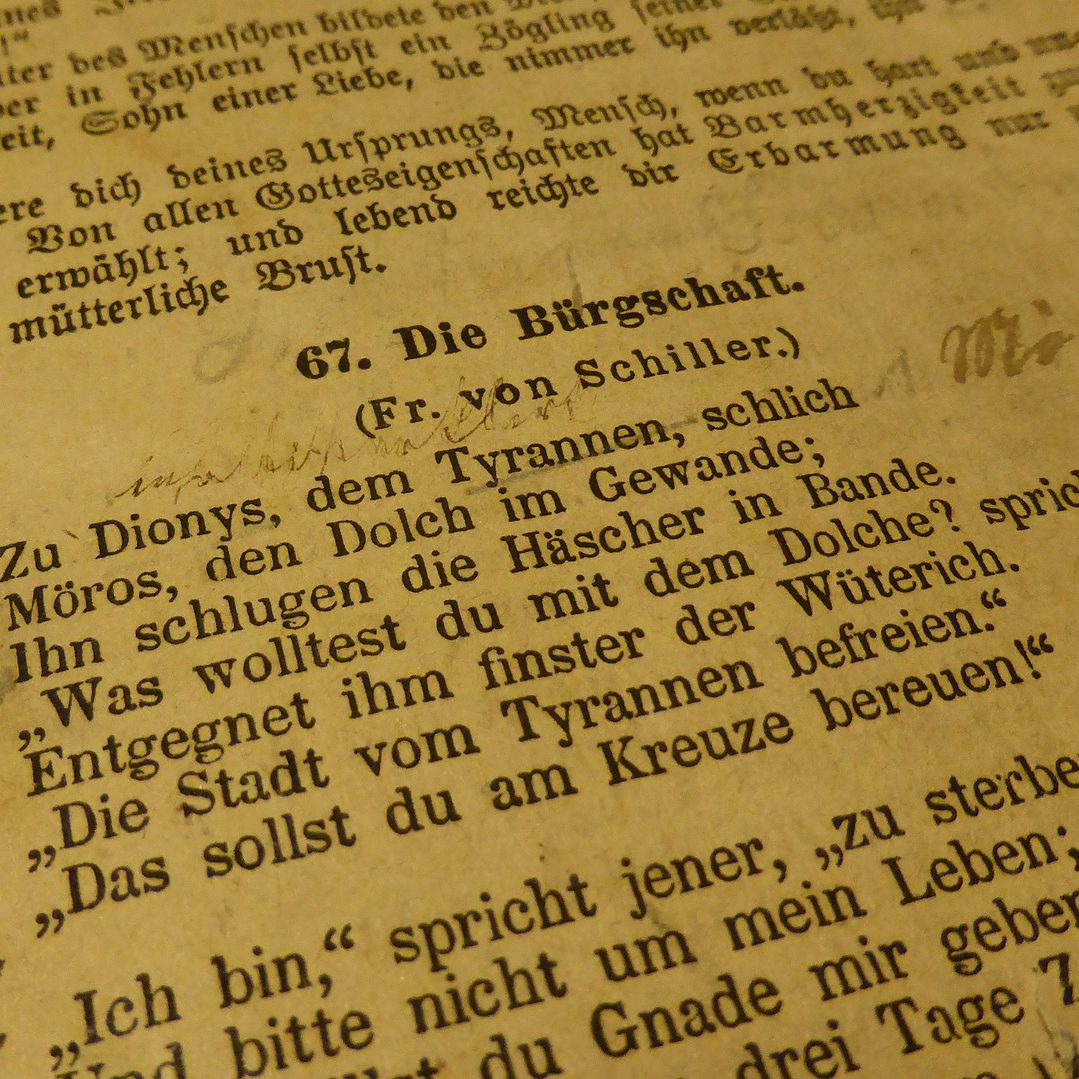 cropped-book-492300_1920.jpg